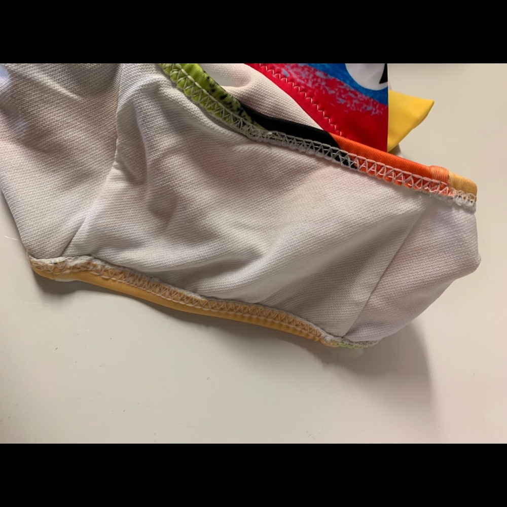 Colorful Ruffled Bikini Set - Picture 3 of 4